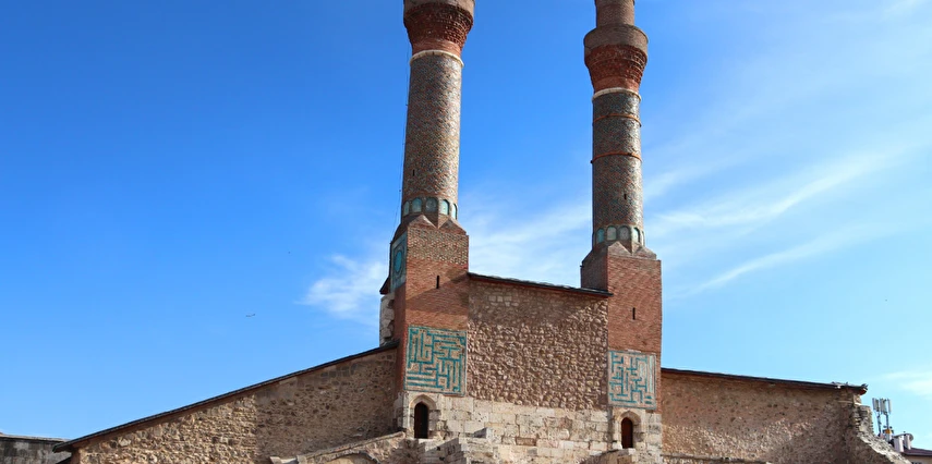 Yüksek Hızlı Tren ile Doğu Anadolu (Sivas Divriği Kemaliye Elazığ Tunceli Erzincan) Turu / 4 Gece Otel Konaklaması